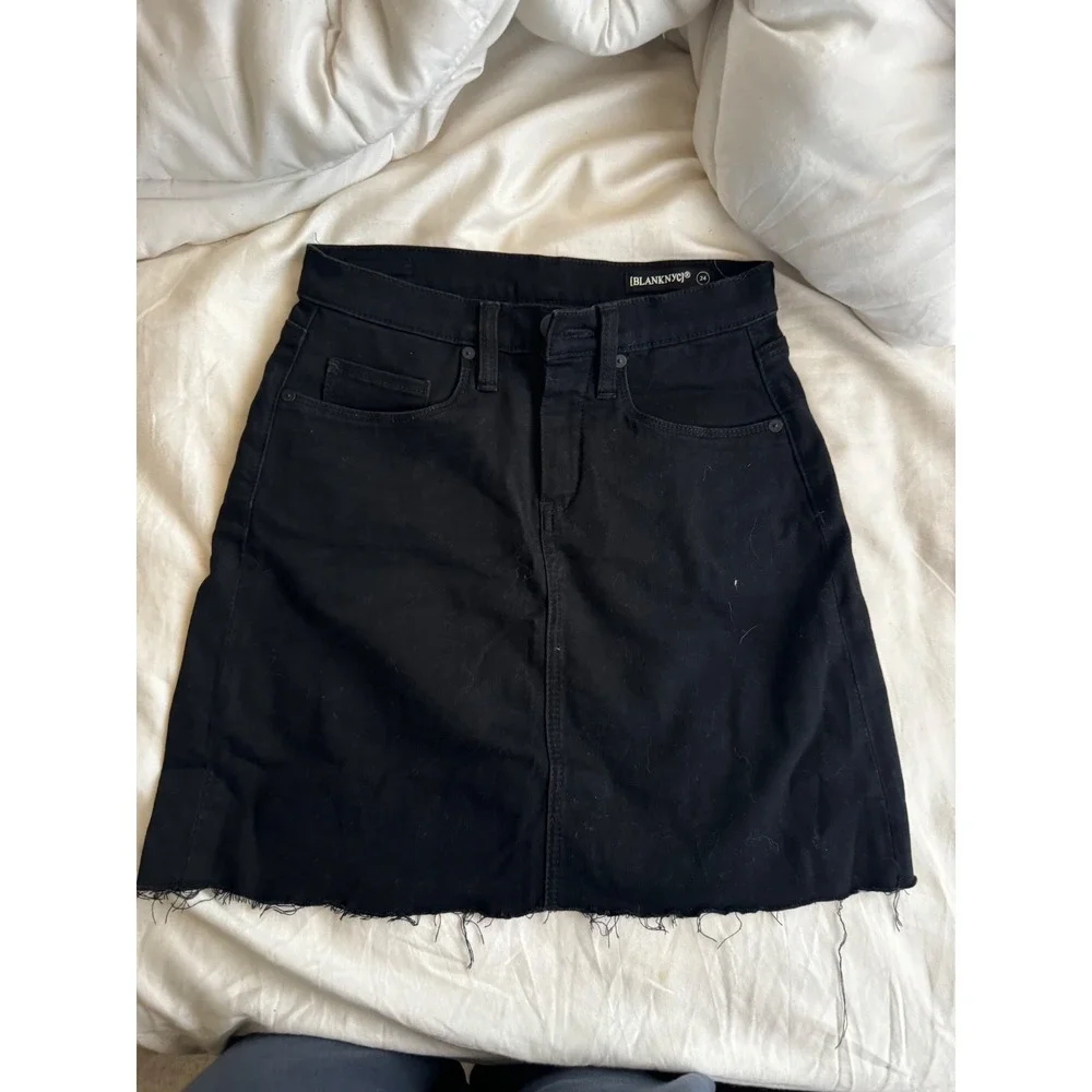 Blanknyc Women's Black Raw Hem Asymmetrical Cut Off Mini‎ Denim Skirt Size 24